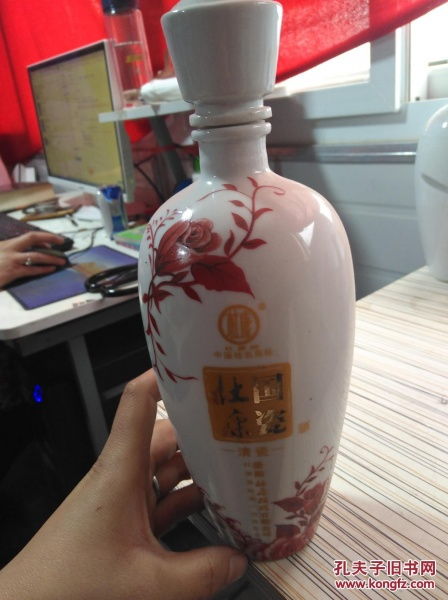 玩味时光的琼浆芳华 烟酒茶具与美酒的收藏美学